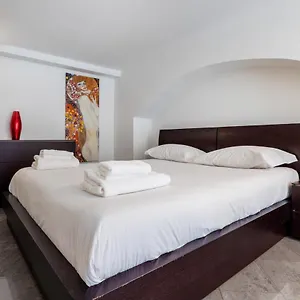 https://esclusivo-loft-in-porta-romana-a-250m-dalla-bocconi.italymilanhotels.net